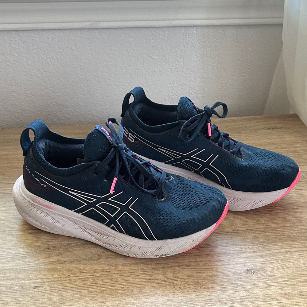 ASICS • Gel Nimbus 25